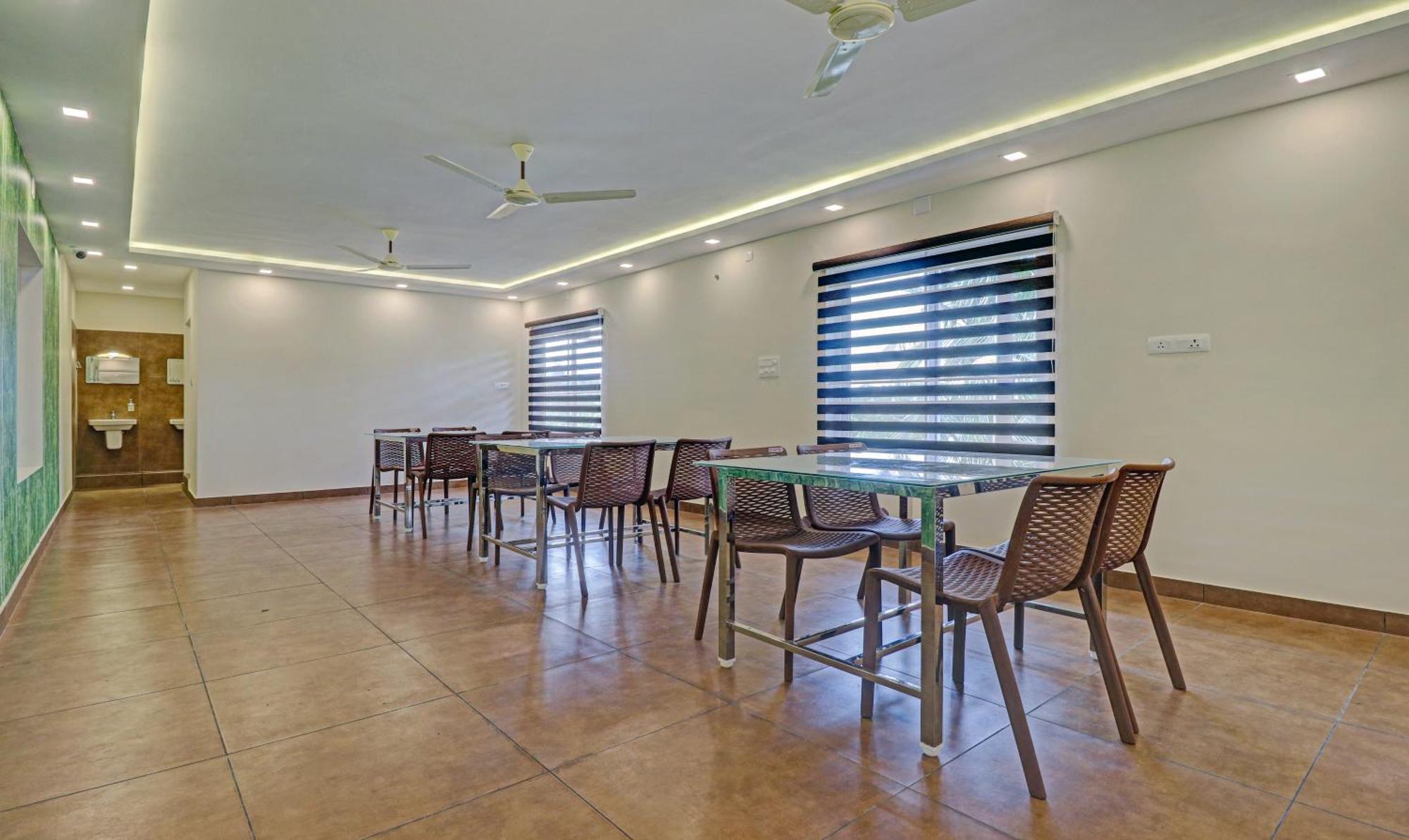 Treebo Golden Terminal, Kochi Airport Otel Dış mekan fotoğraf